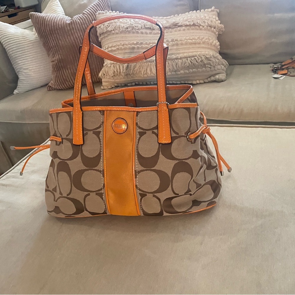 Authentictic new with tags gorgeous coach bag